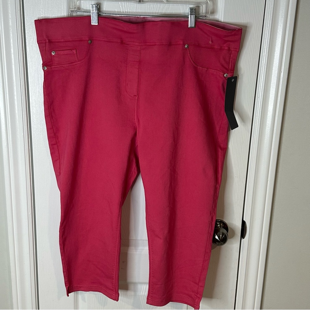 NWT Bellina pink cropped pants